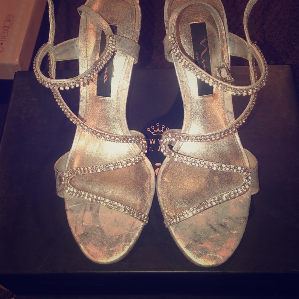 Nina silver sparkly heels 👠